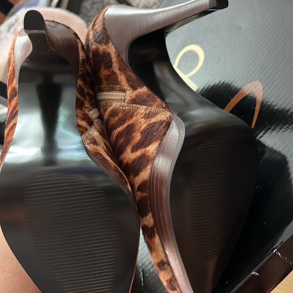 NWOB - Steve Madden leopard booties! - Picture 4 of 4